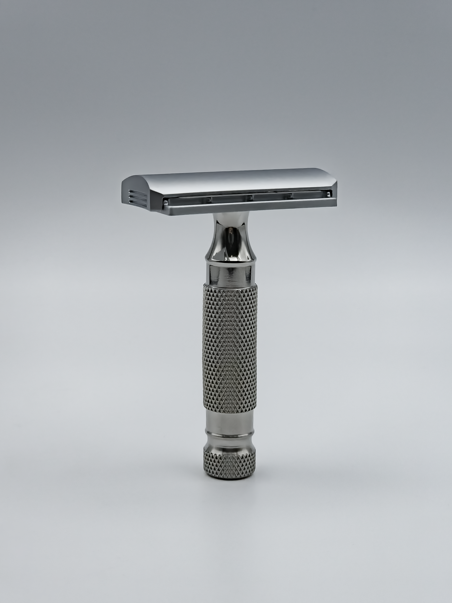 iKon OG1 Razor with an iKon Tuckaway Handle